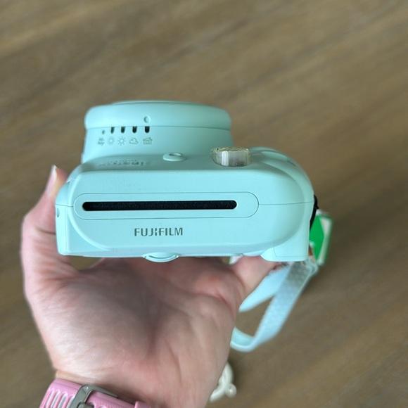 Fujifilm Instax Mini 9 Instant Camera (Ice Blue) with Instax Mini Film Pack - Picture 6 of 9